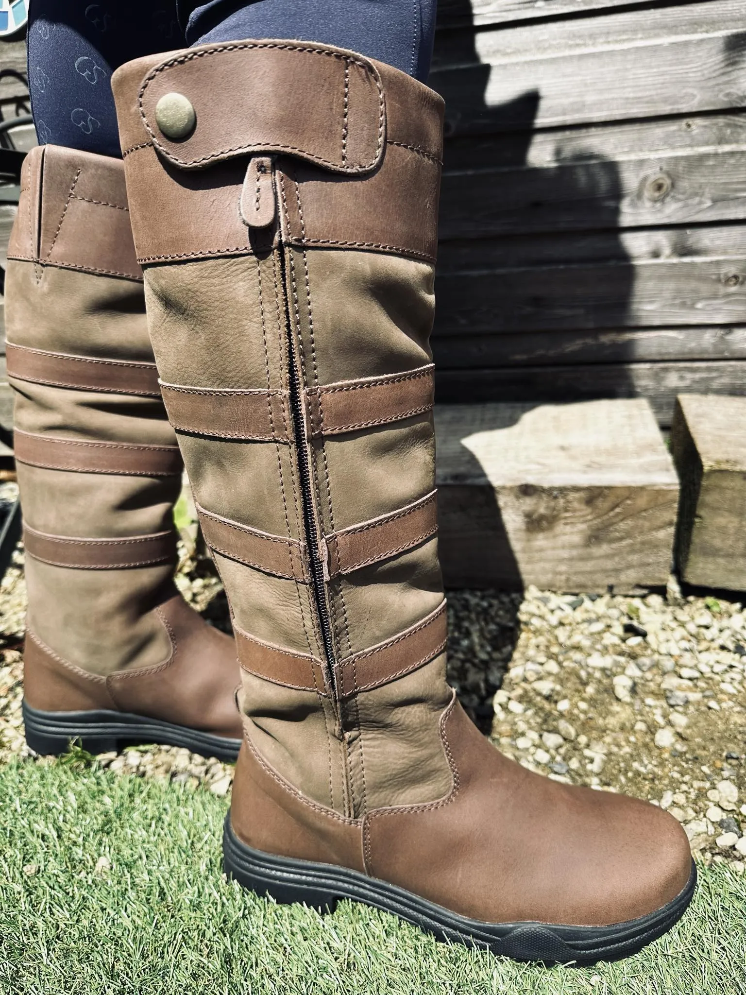 Yard river boots, New, Sizes 3-8,
