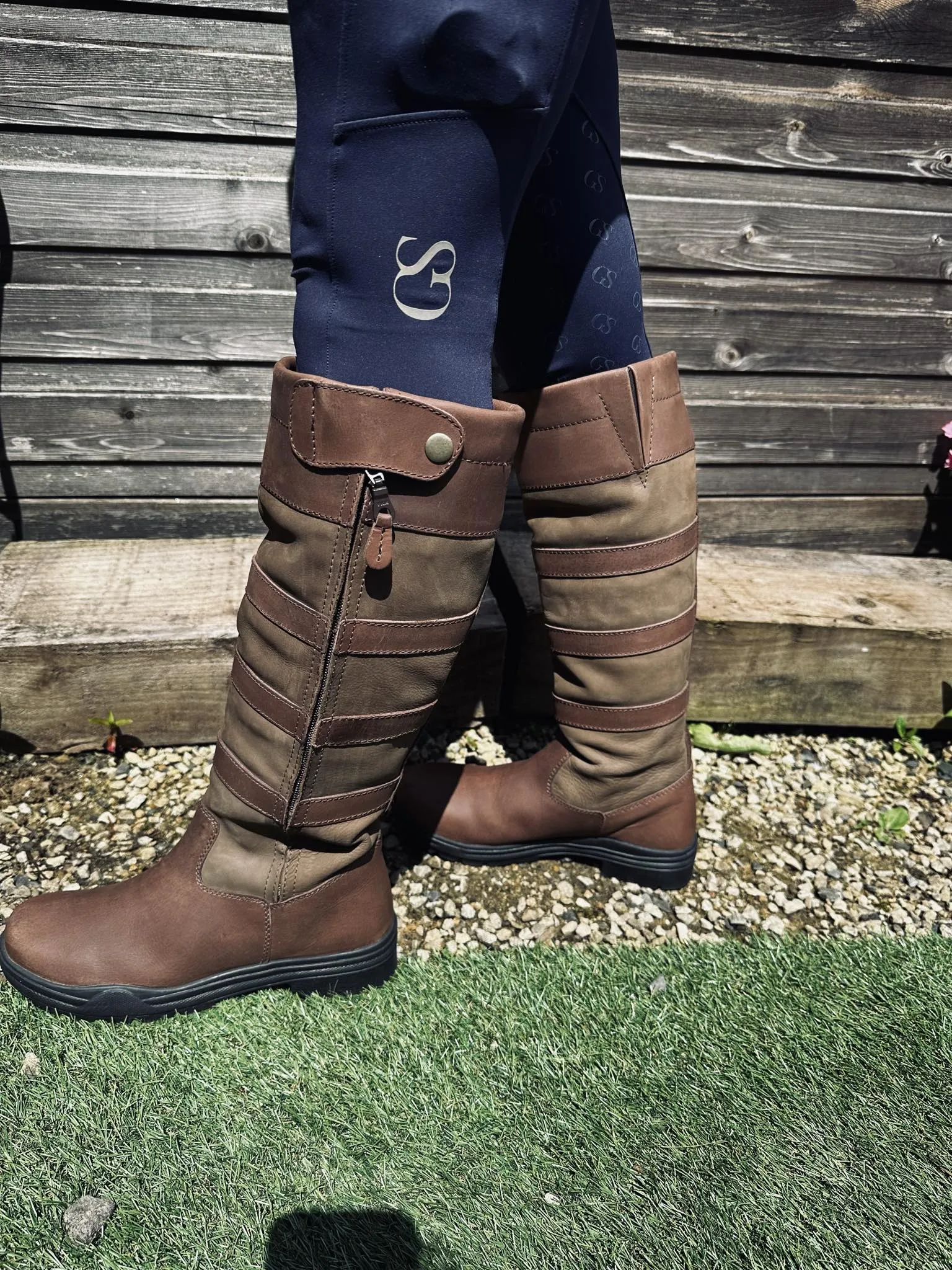Yard river boots, New, Sizes 3-8,
